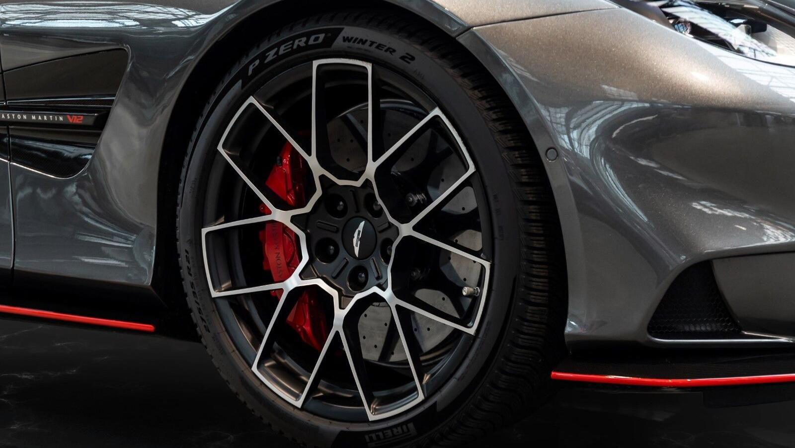 Vanquish | Full Spec | Full Carbon Exterior