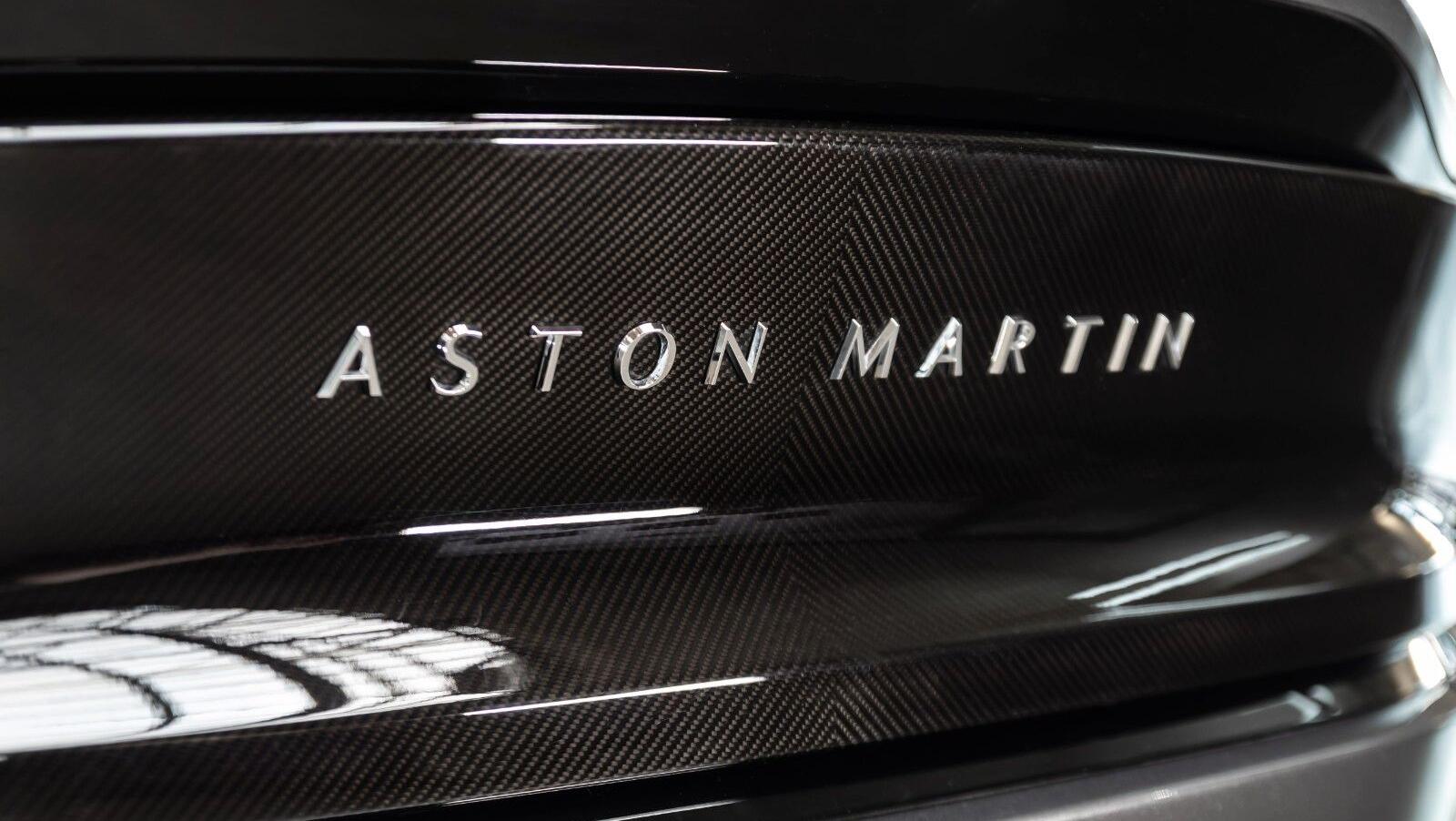 Vanquish | Full Spec | Full Carbon Exterior