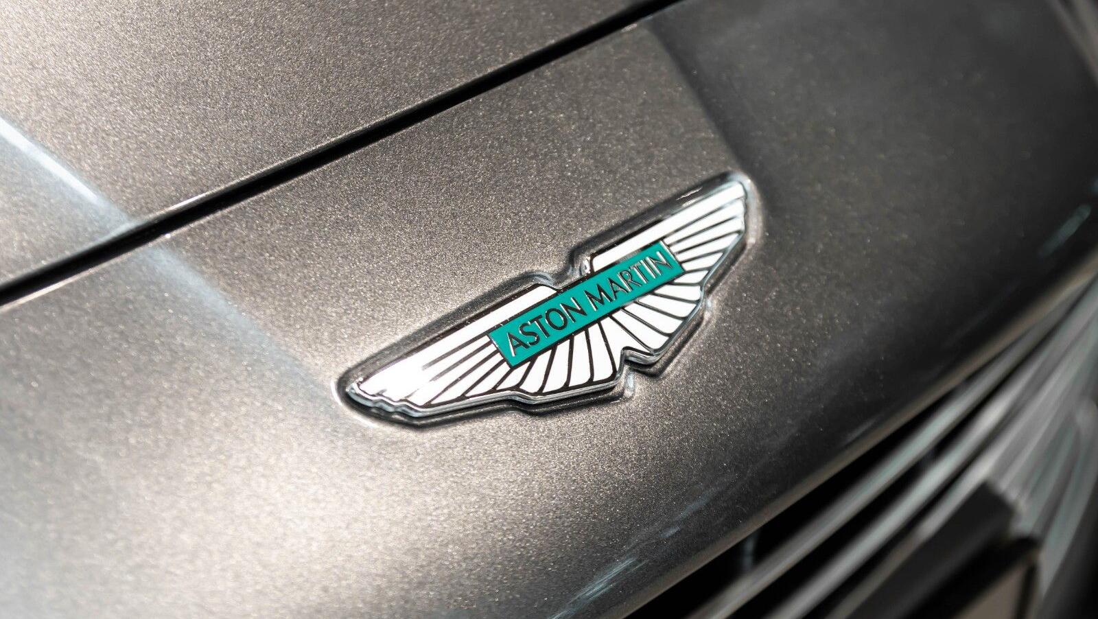 Vanquish | Full Spec | Full Carbon Exterior