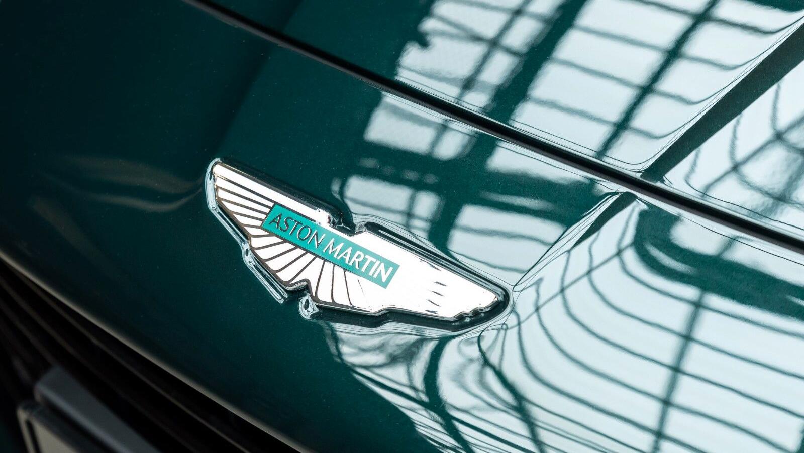 Vanquish | Q Paint | Carbon Gloss Exterior