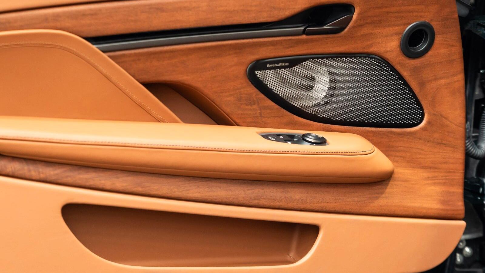 Vanquish | Q Paint | Carbon Gloss Exterior