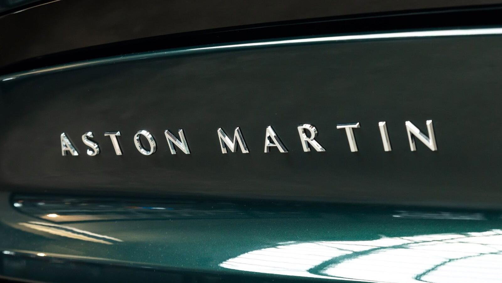 Vanquish | Q Paint | Carbon Gloss Exterior