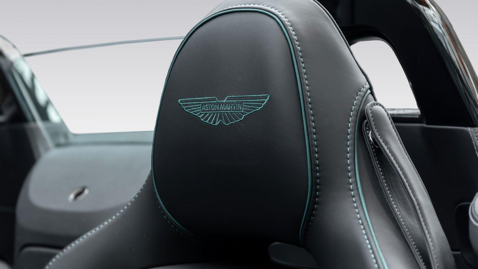 V8 Vantage Roadster | Bowers&Wilkins | Carbon