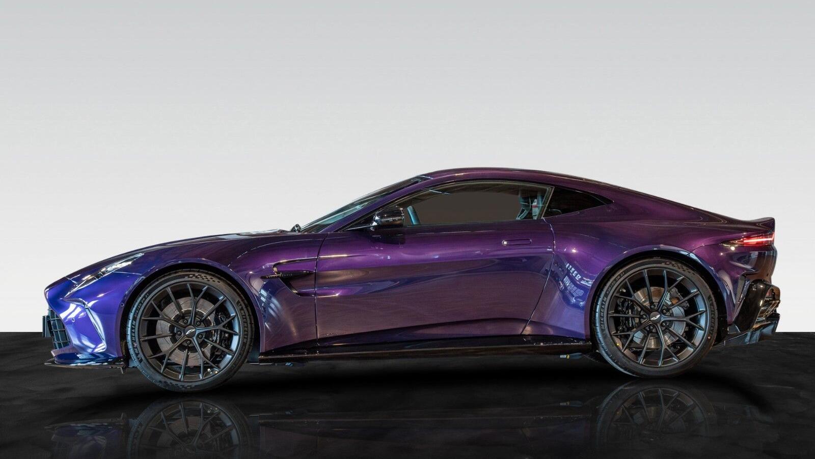 Vantage MY25 | Carbon FIbre Performance Seat