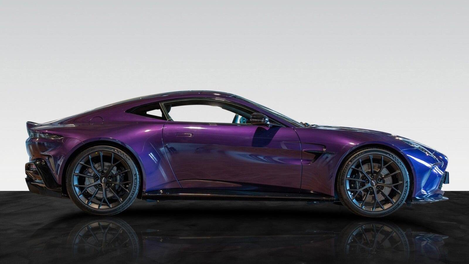 Vantage MY25 | Carbon FIbre Performance Seat