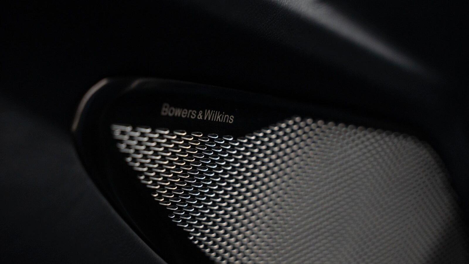 Vantage MY25 | Carbon FIbre Performance Seat