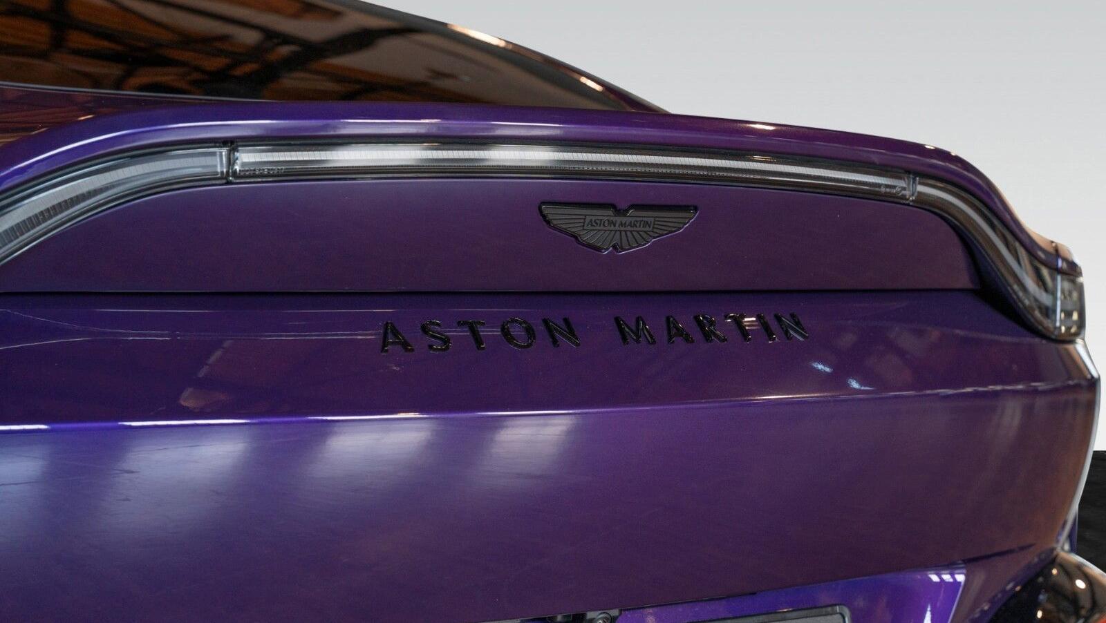 Vantage MY25 | Carbon FIbre Performance Seat