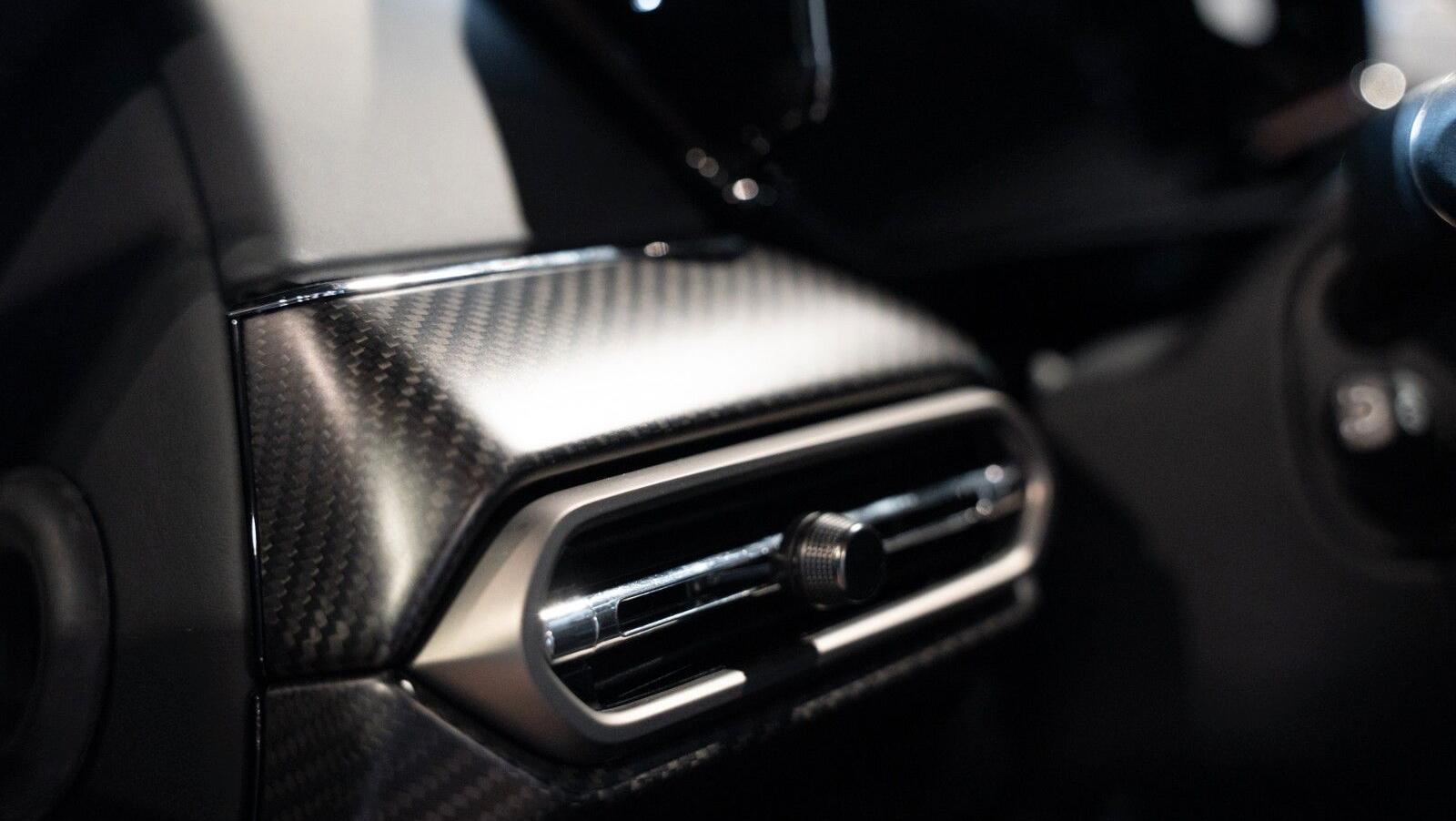 Vantage MY25 | Carbon FIbre Performance Seat