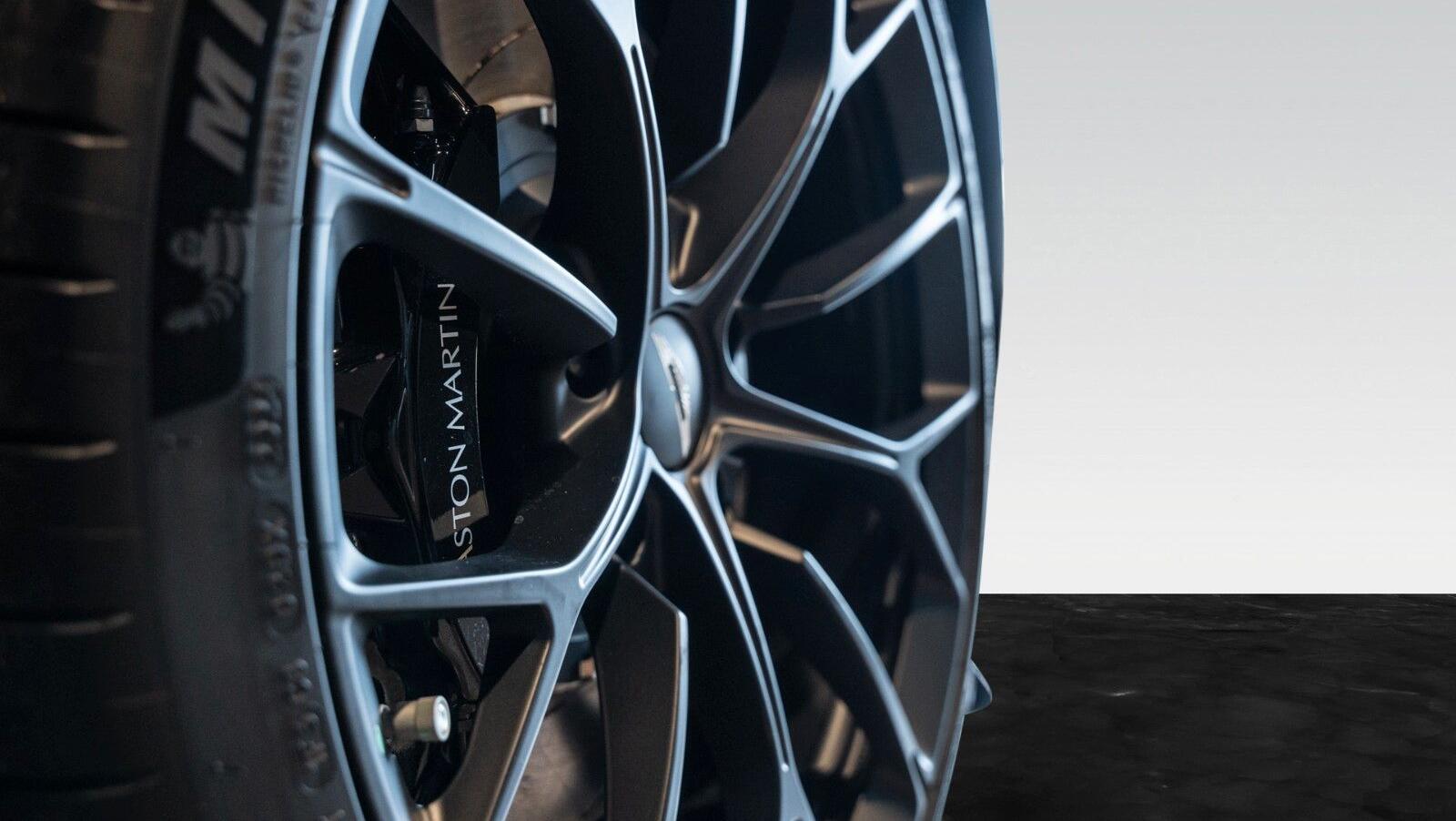 Vantage MY25 | Carbon FIbre Performance Seat