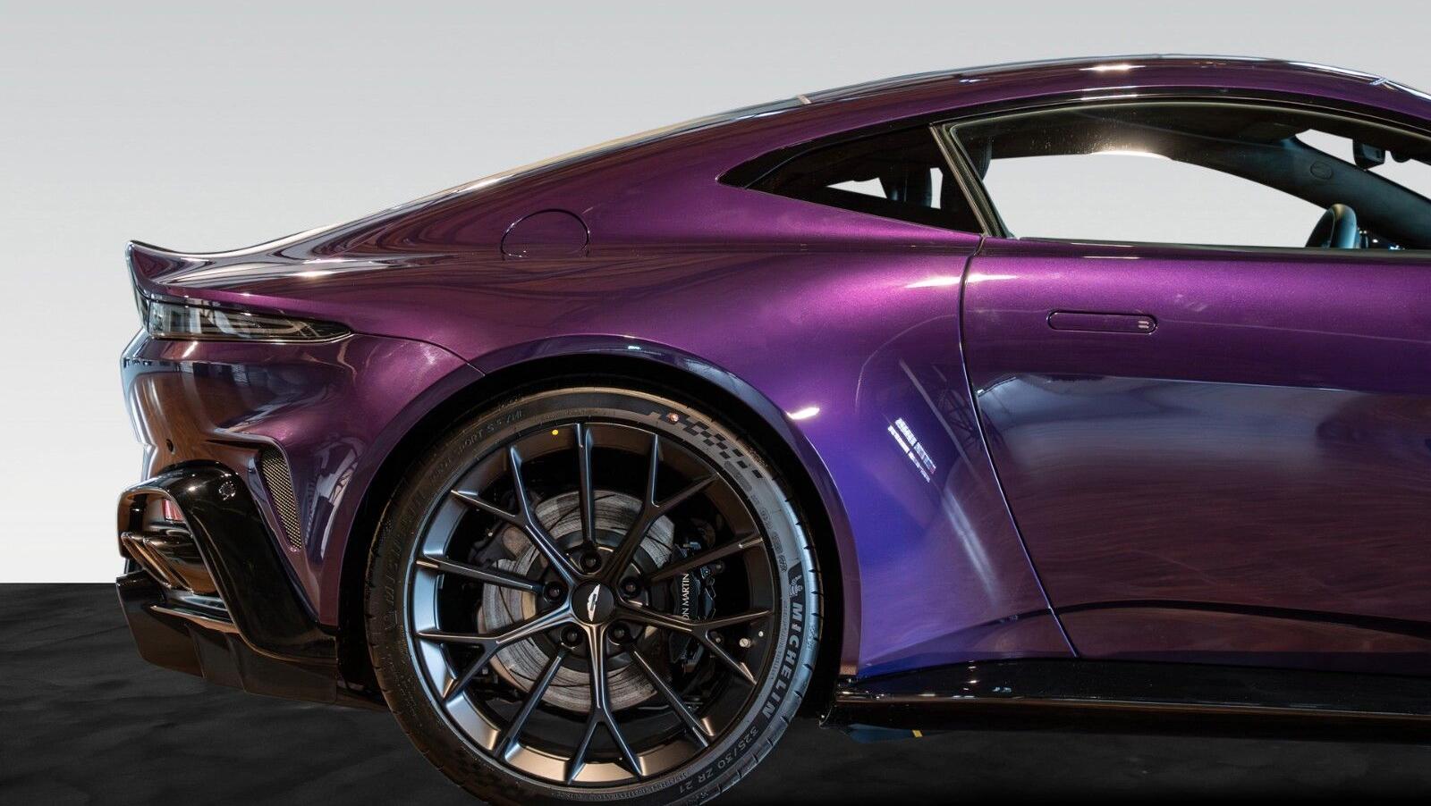 Vantage MY25 | Carbon FIbre Performance Seat