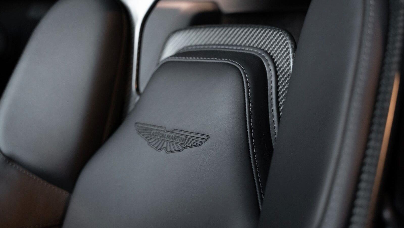 Vantage MY25 | Carbon FIbre Performance Seat
