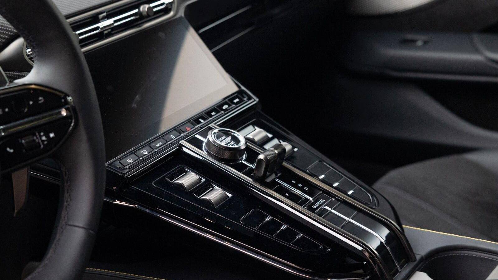 Vantage MY25 | Carbon Pack | Bowers & Wilkins