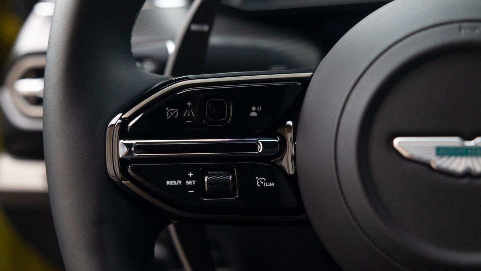 Vantage MY25 | Carbon Pack | Bowers & Wilkins