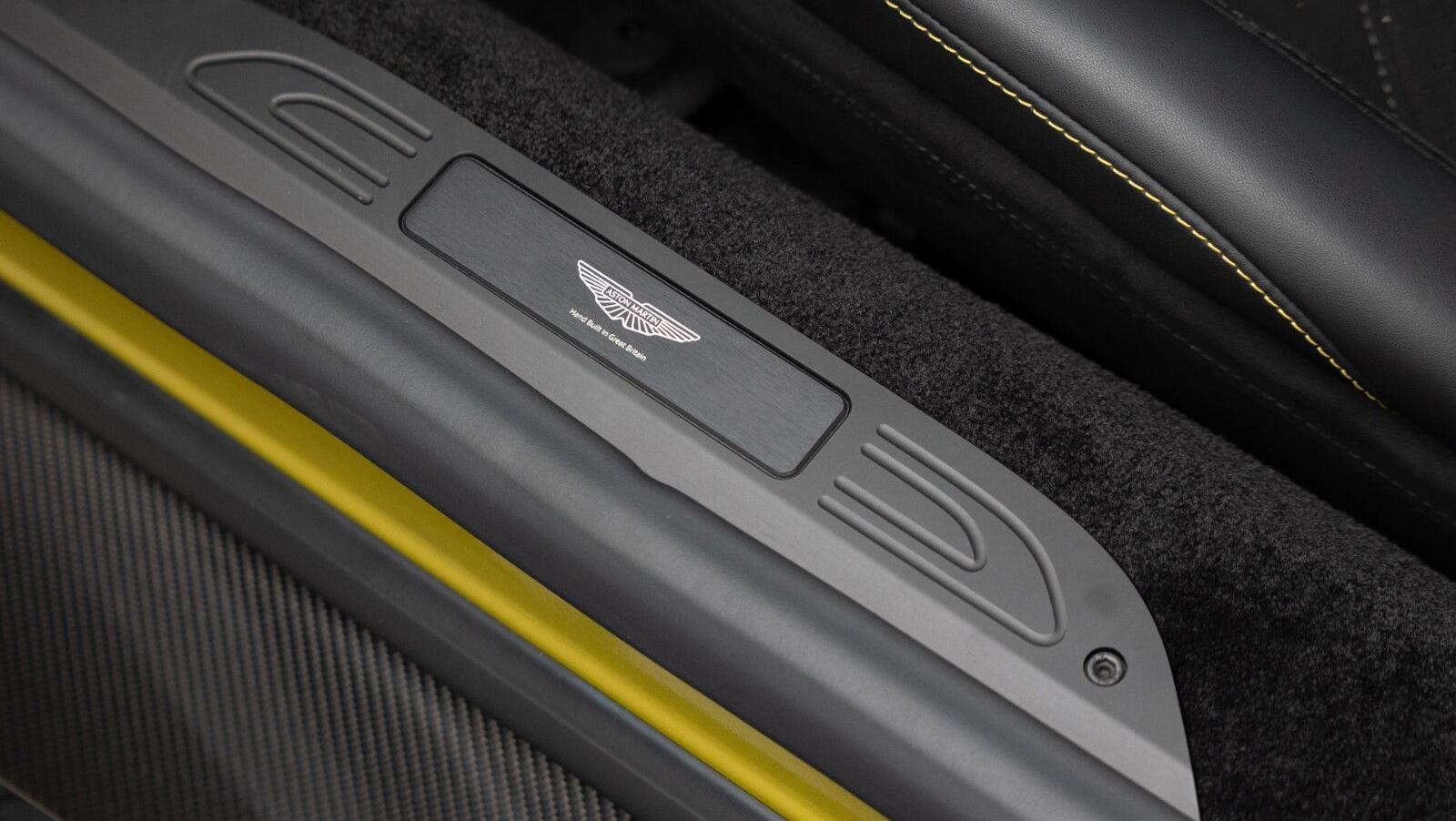 Vantage MY25 | Carbon Pack | Bowers & Wilkins
