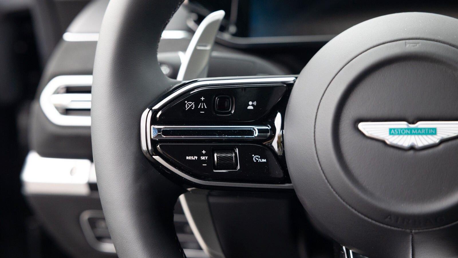 Vantage MY25 | Onyx Black