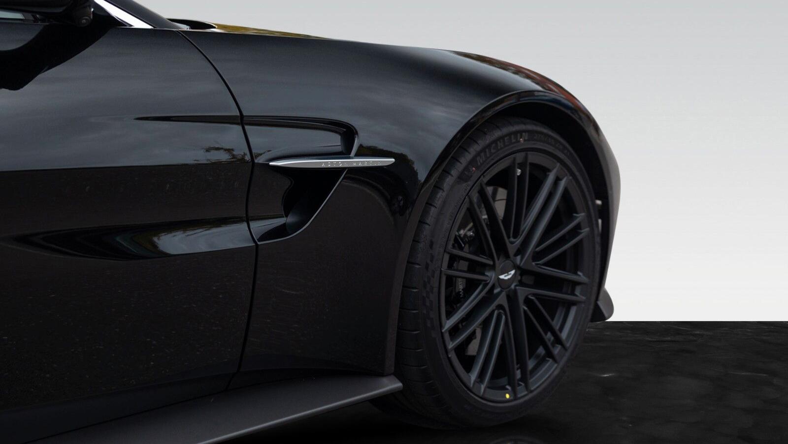 Vantage MY25 | Onyx Black