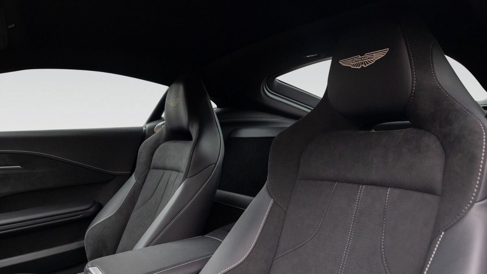 Vantage MY25 | Onyx Black
