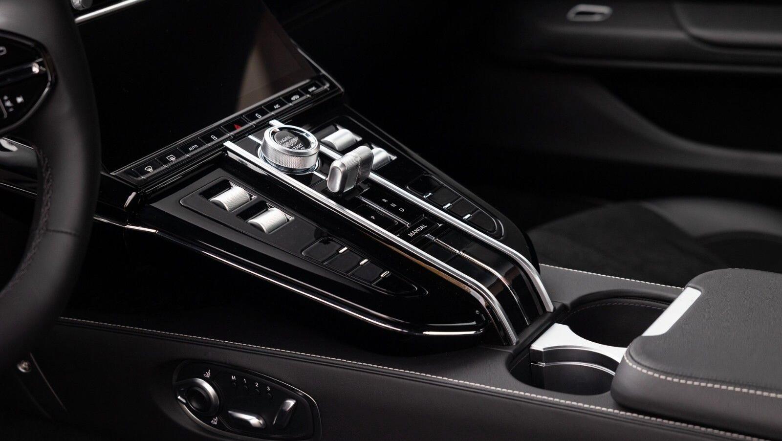 Vantage MY25 | Onyx Black
