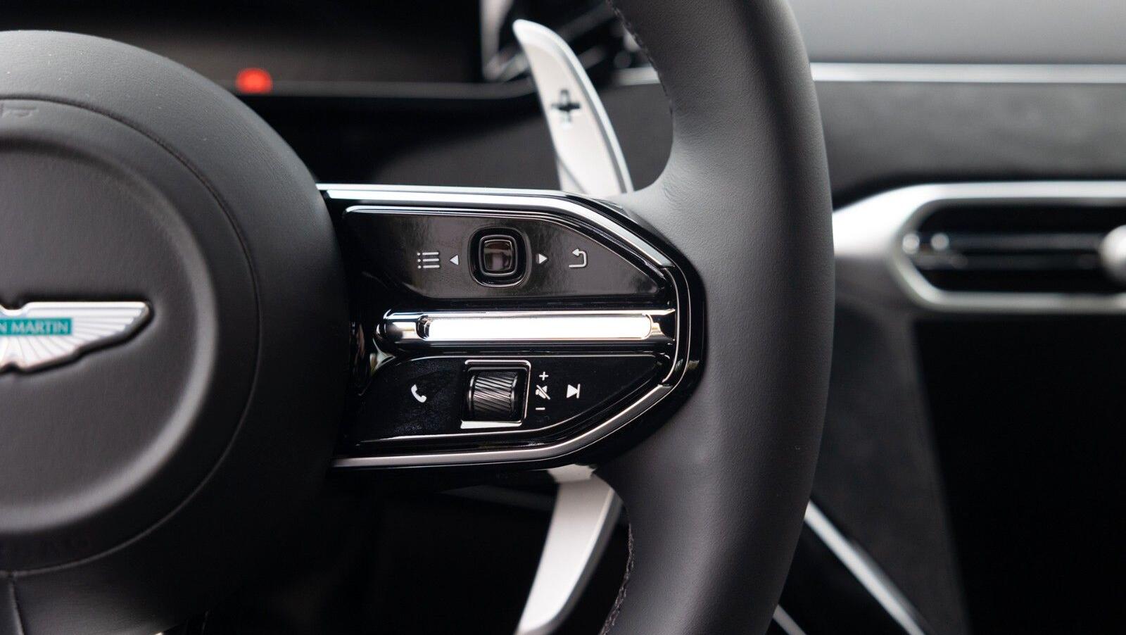 Vantage MY25 | Onyx Black