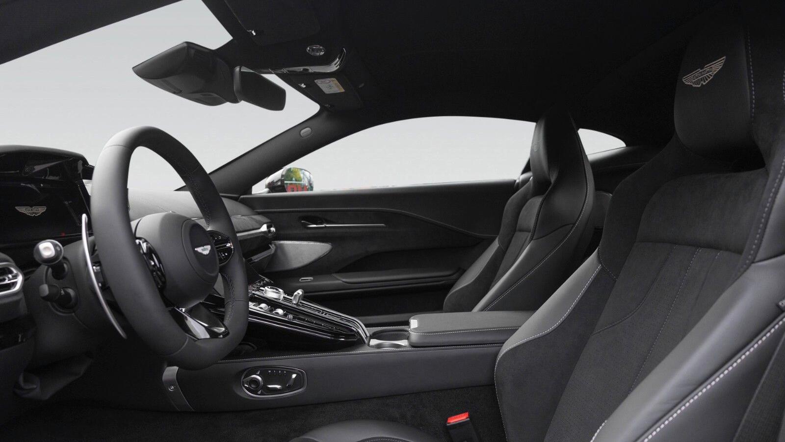 Vantage MY25 | Onyx Black