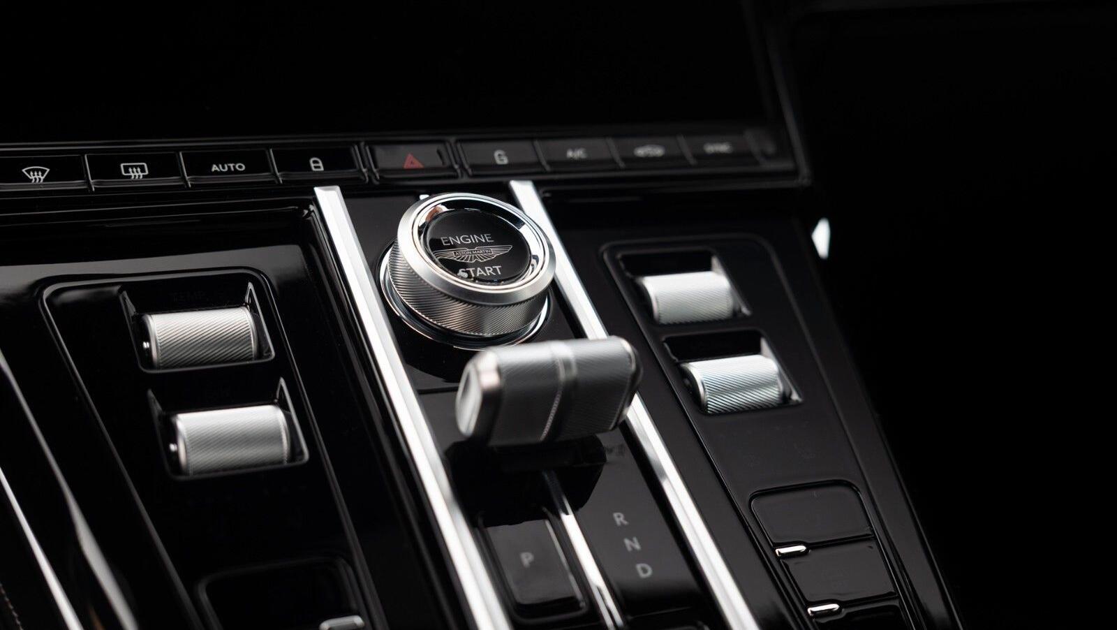 Vantage MY25 | Onyx Black