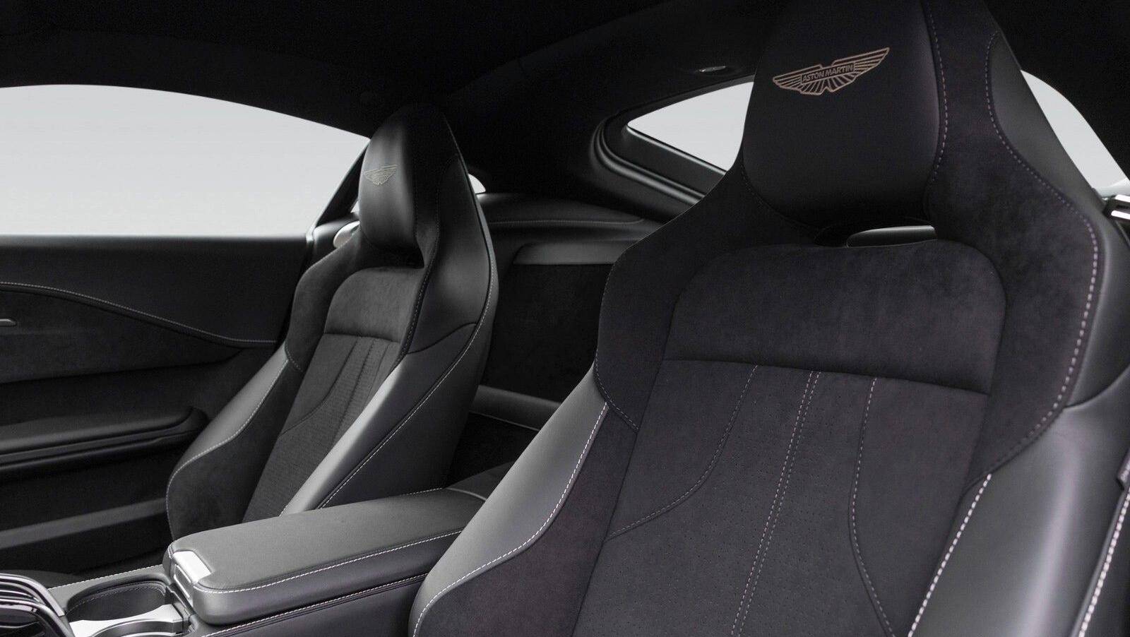 Vantage MY25 | Onyx Black