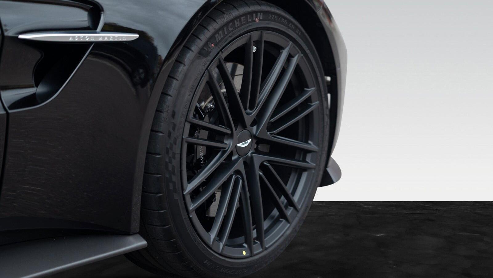 Vantage MY25 | Onyx Black