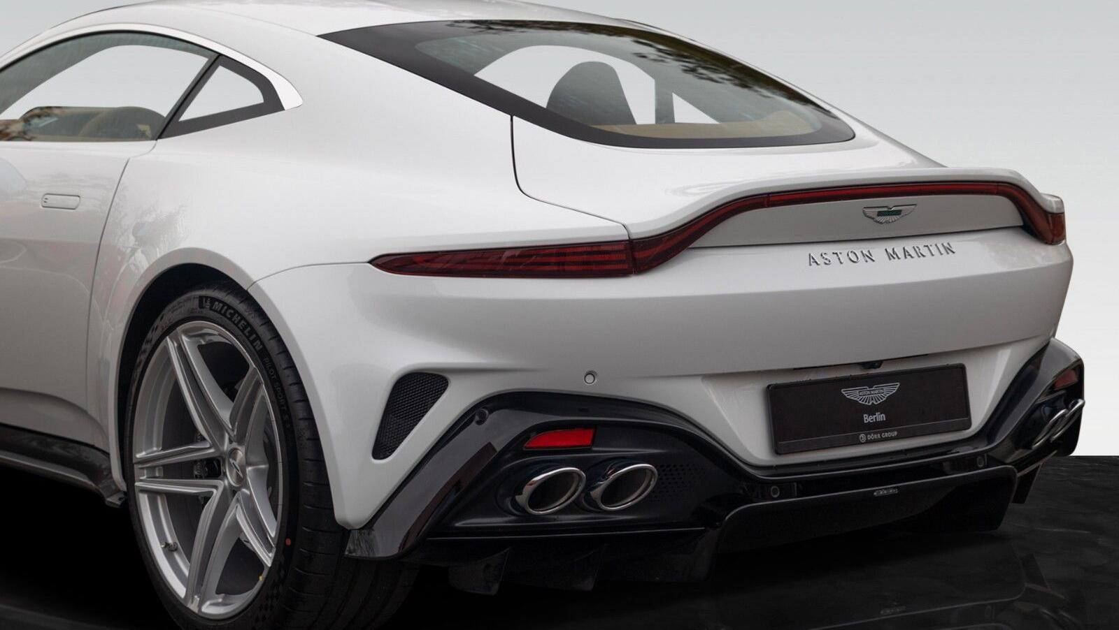 Vantage MY25 | Zenith White