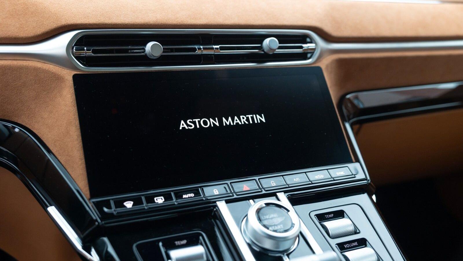 Vantage MY25 | Zenith White
