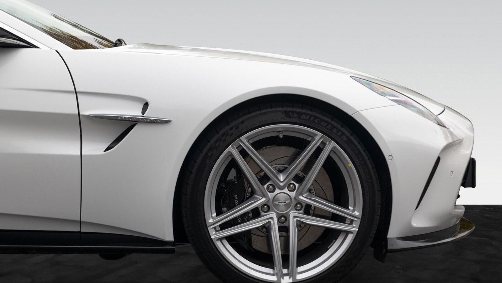Vantage MY25 | Zenith White