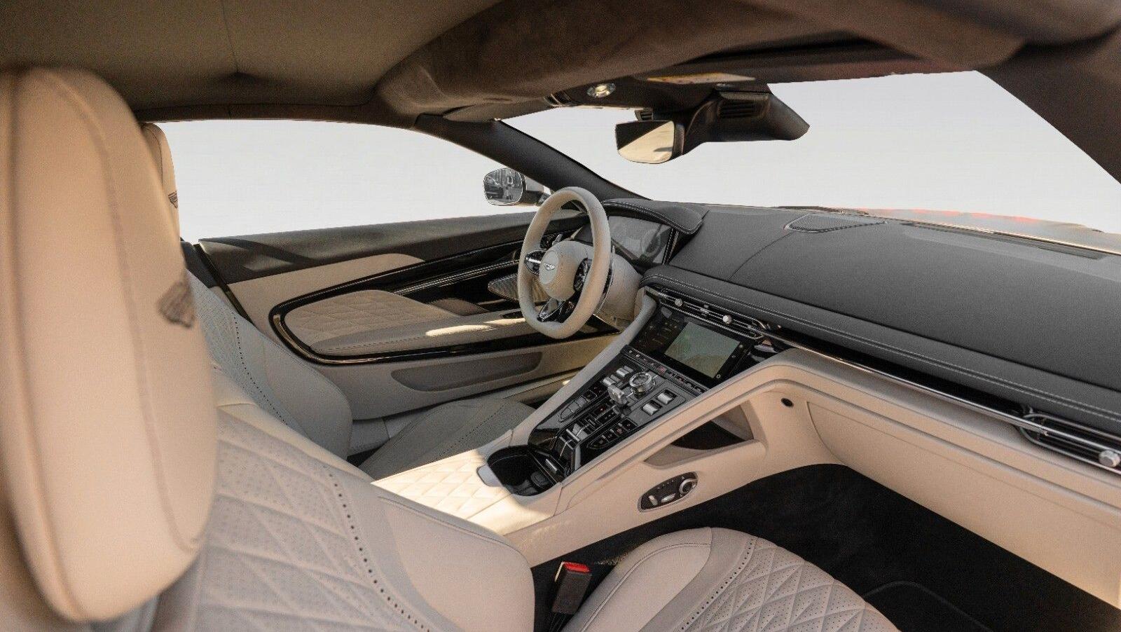 DB12 Volante | Black Pack | Bronze Rims