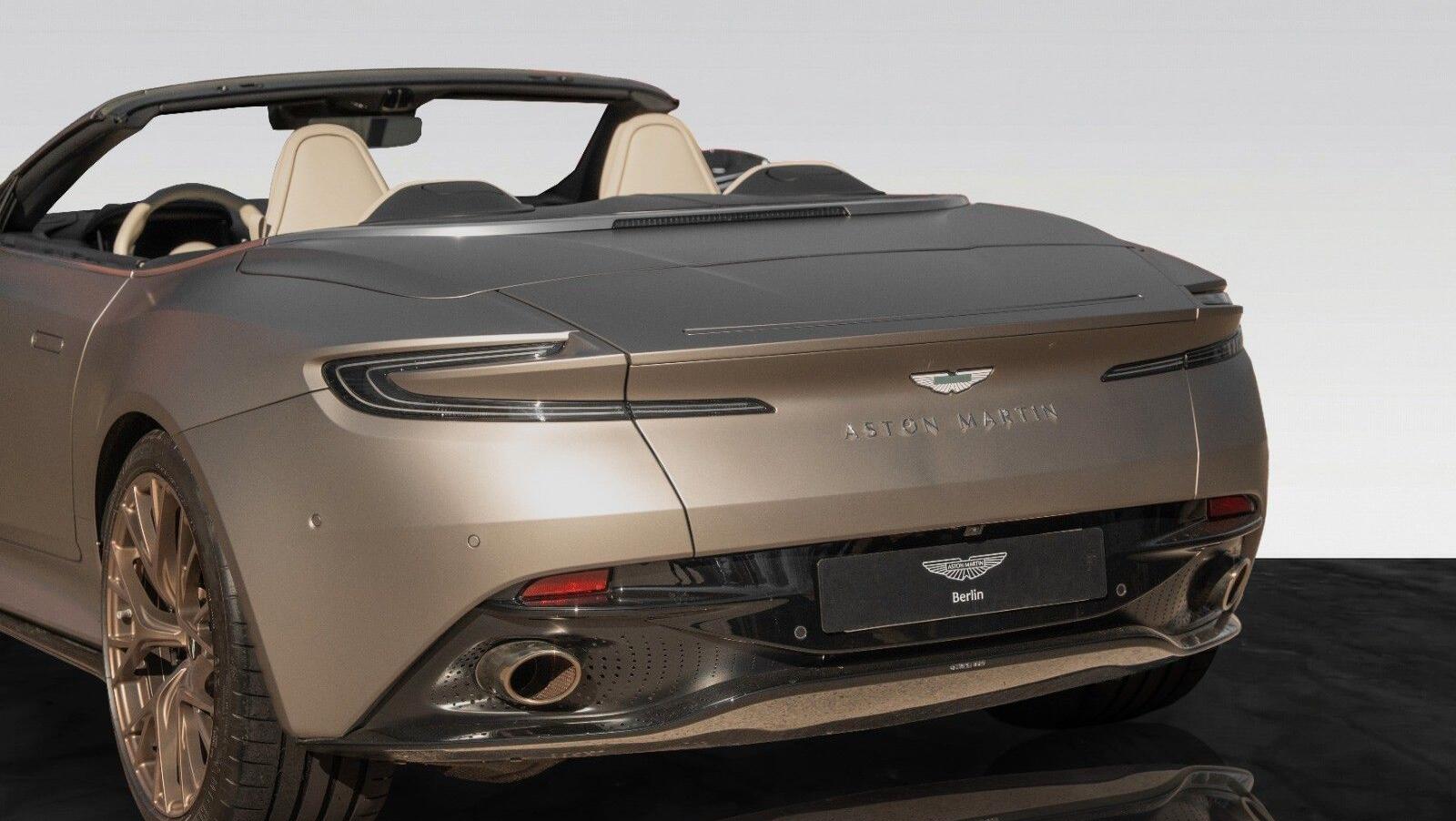 DB12 Volante | Black Pack | Bronze Rims