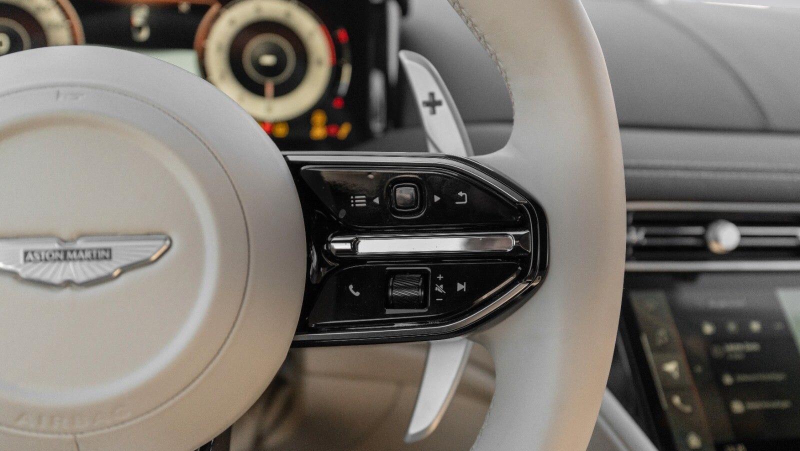 DB12 Volante | Black Pack | Bronze Rims