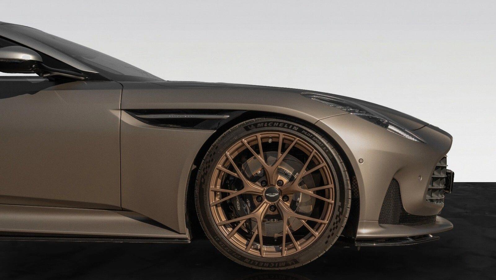 DB12 Volante | Black Pack | Bronze Rims