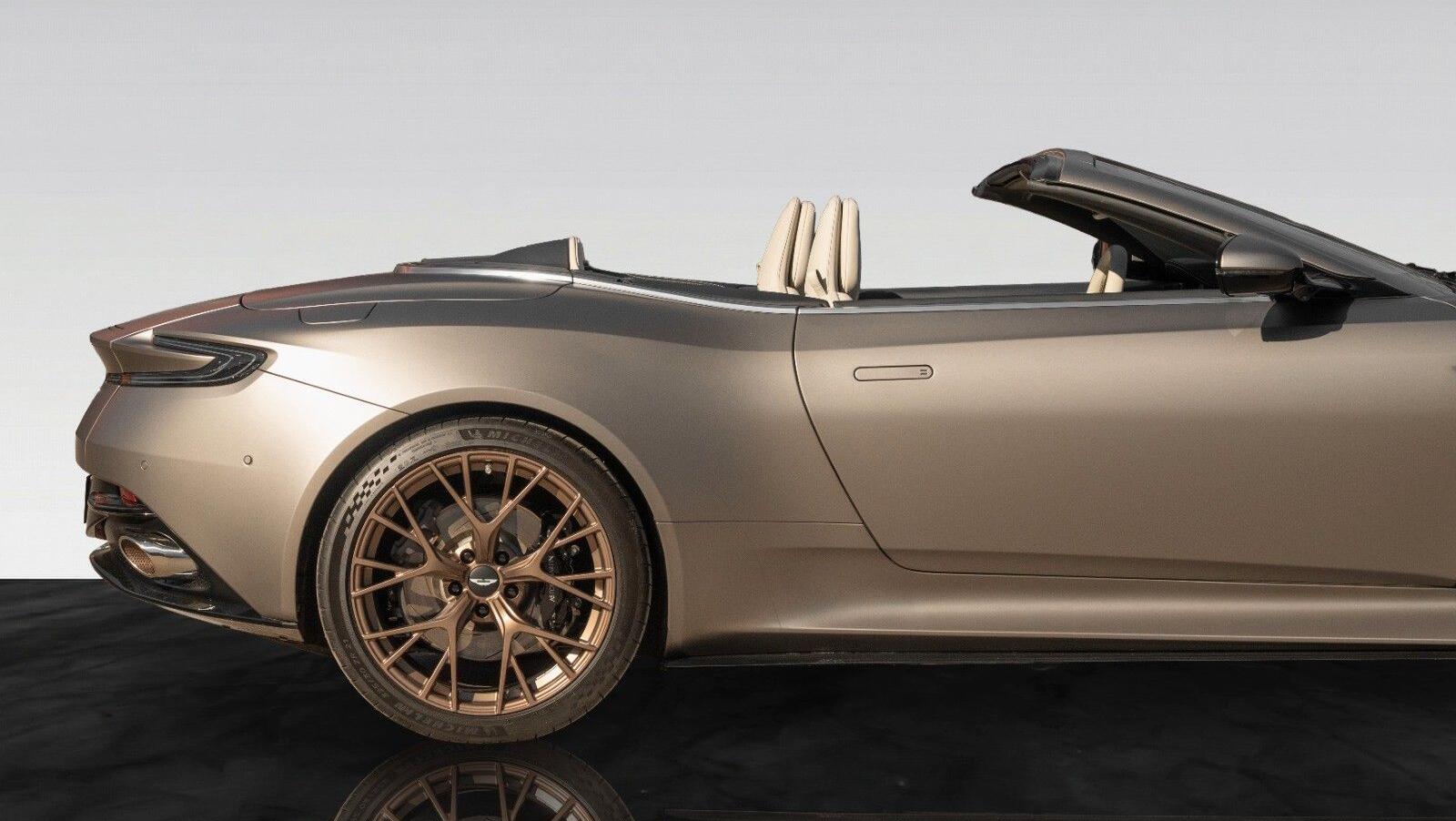 DB12 Volante | Black Pack | Bronze Rims