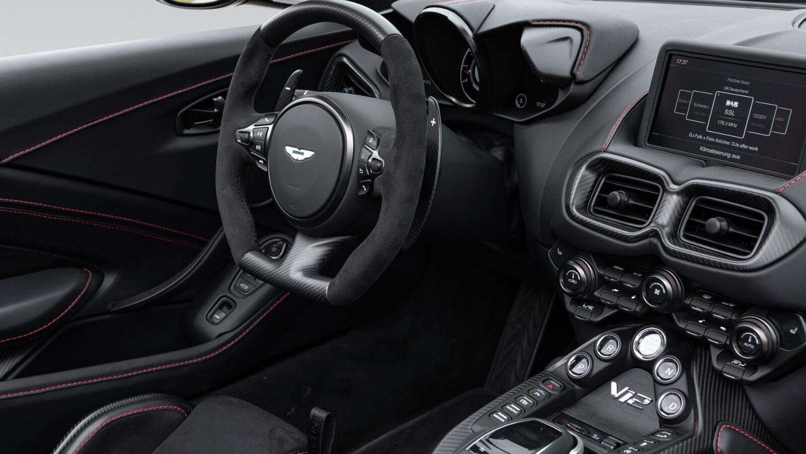 V12 Vantage Roadster | Carbon Exterior | Satin