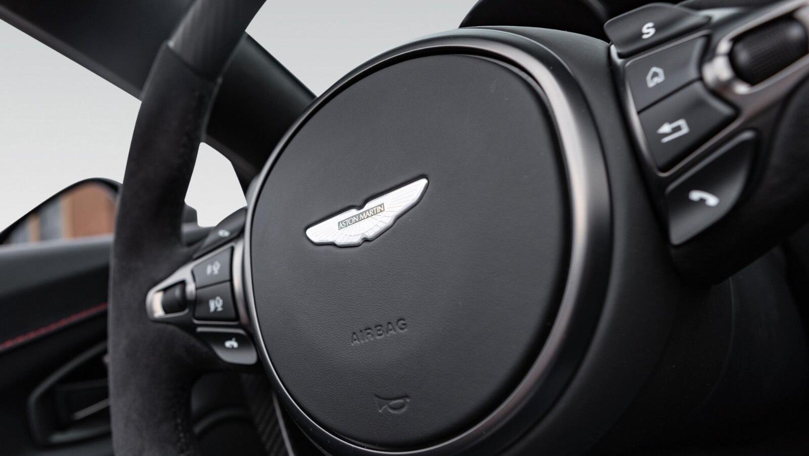 V12 Vantage Roadster | Carbon Exterior | Satin