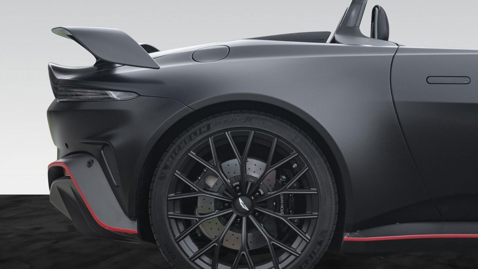 V12 Vantage Roadster | Carbon Exterior | Satin