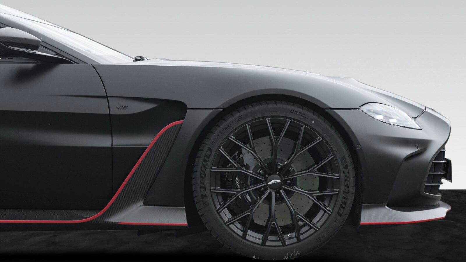 V12 Vantage Roadster | Carbon Exterior | Satin