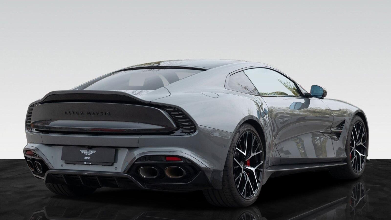 Vanquish | Titan Auspuff | Black Pack
