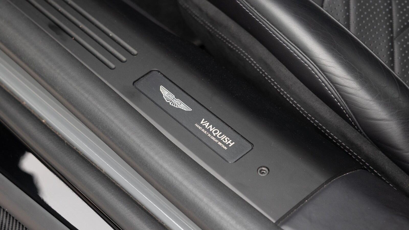 Vanquish | Titan Auspuff | Black Pack