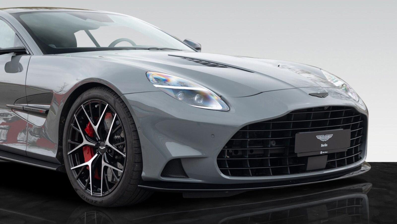 Vanquish | Titan Auspuff | Black Pack