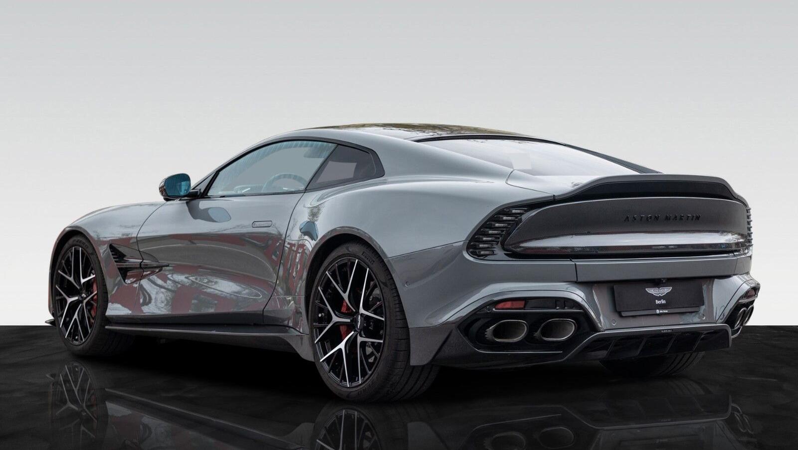 Vanquish | Titan Auspuff | Black Pack